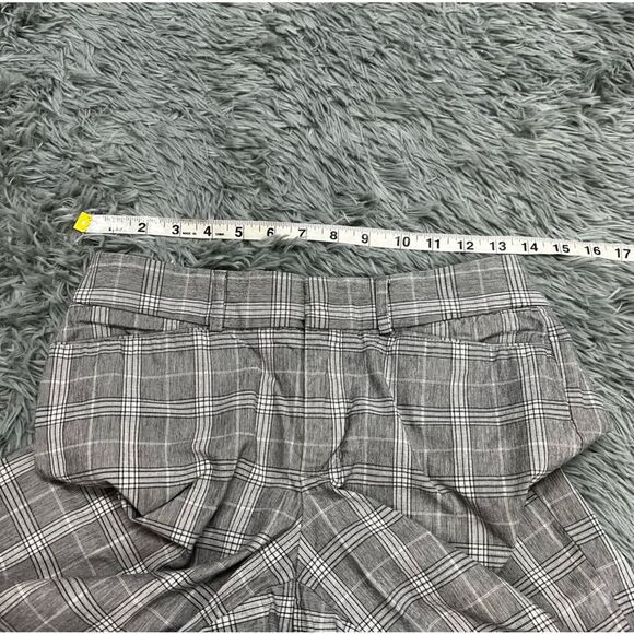 Dockers Mid Rise Curvy Plaid Shorts Size 6P - Picture 5 of 7